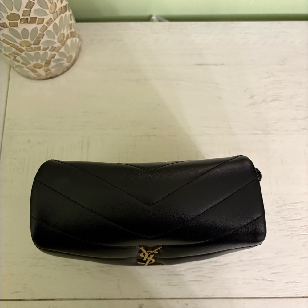 Saint Laurent YSL Toy LouLou in black w/ gold hardware and adjustable strap - Picture 5 of 14